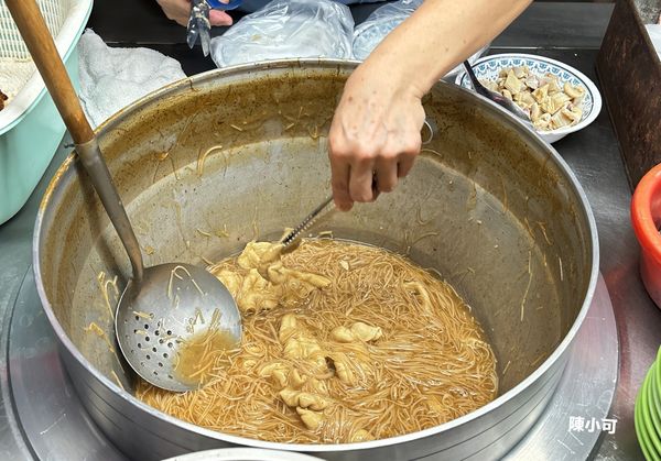 ▲▼蘆洲美食三輪車大腸麵線，營業至凌晨兩點的麵線攤車。（圖／陳小可提供）