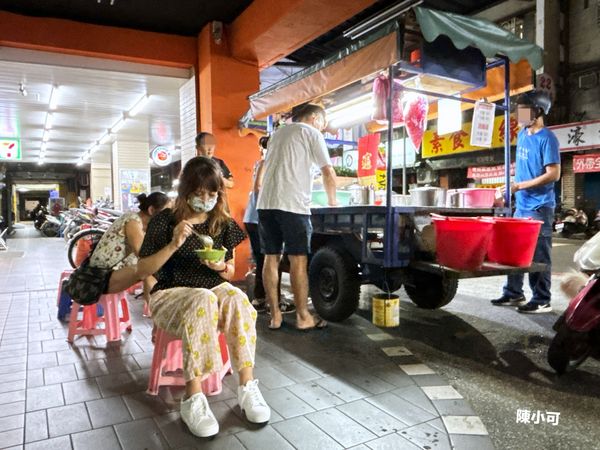 ▲▼蘆洲美食三輪車大腸麵線，營業至凌晨兩點的麵線攤車。（圖／陳小可提供）