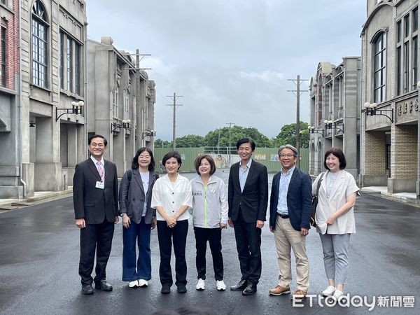 ▲台南市葉澤山副市長及賴惠員立委、陳亭妃立委，9日陪同行政院副院長鄭麗君視察「台南岸內影視基地」。（圖／記者林東良翻攝，下同）