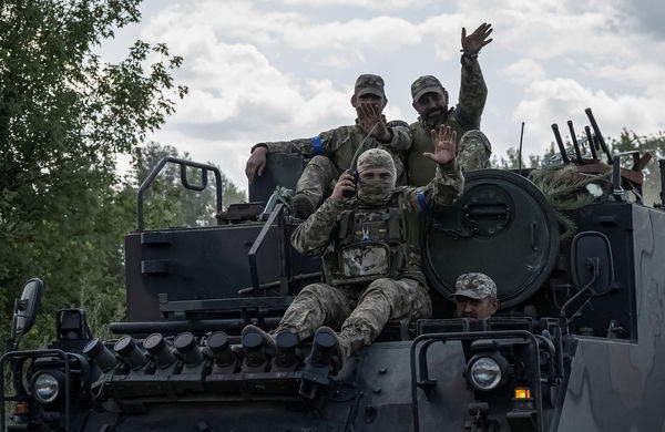 ▲▼烏克蘭BMP-1步兵戰車位在蘇梅，烏克蘭東北方城鎮，鄰近俄羅斯邊境。（圖／路透社）