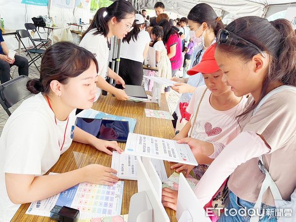 ▲▼台中市婦幼隊透過闖關遊戲，加強少男少女自我保護意識。（圖／台中警方提供，下同）