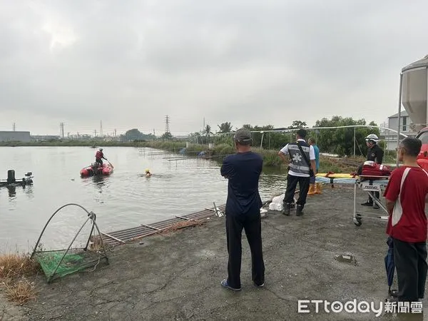 ▲高雄男跌落魚塭。（圖／記者吳世龍翻攝）