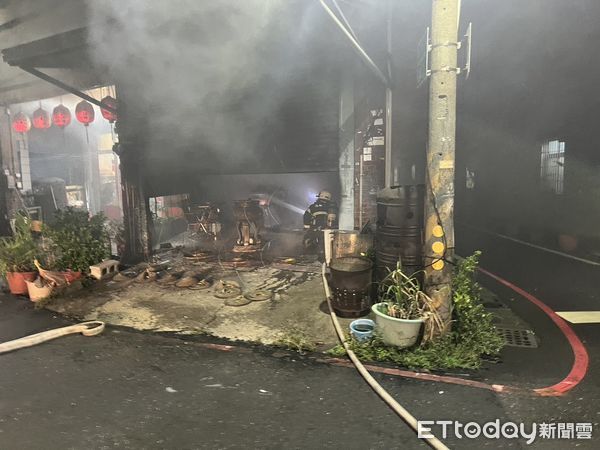 ▲高雄林園住宅深夜惡火，釀1死。（圖／記者吳奕靖翻攝）