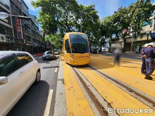 ▲高雄輕軌車禍。（圖／記者吳世龍翻攝）