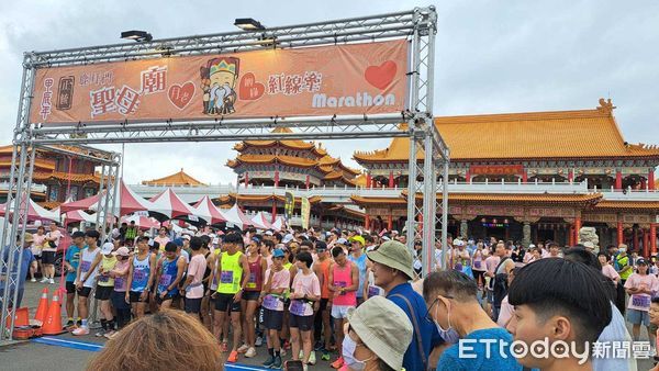 ▲台南正統鹿耳門聖母廟8月10日至11日，舉辦【月老殿七夕祝福活動】、【月老路跑活動】等多項七夕系列活動，吸引眾多民眾熱情參與。（圖／記者林東良翻攝，下同）