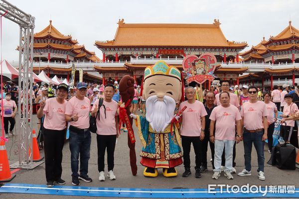 ▲台南正統鹿耳門聖母廟8月10日至11日，舉辦【月老殿七夕祝福活動】、【月老路跑活動】等多項七夕系列活動，吸引眾多民眾熱情參與。（圖／記者林東良翻攝，下同）