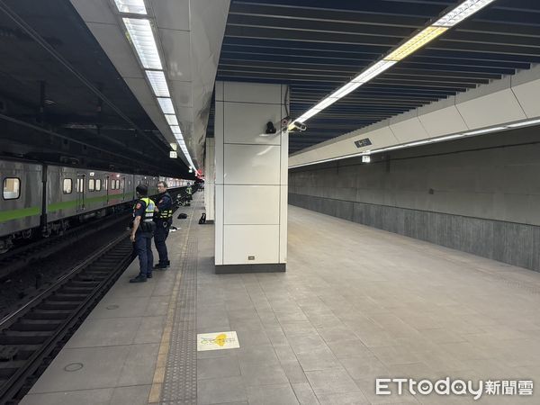 ▲▼台鐵松山車站一月台發生民眾侵入軌道死亡事故。（圖／記者張君豪翻攝）