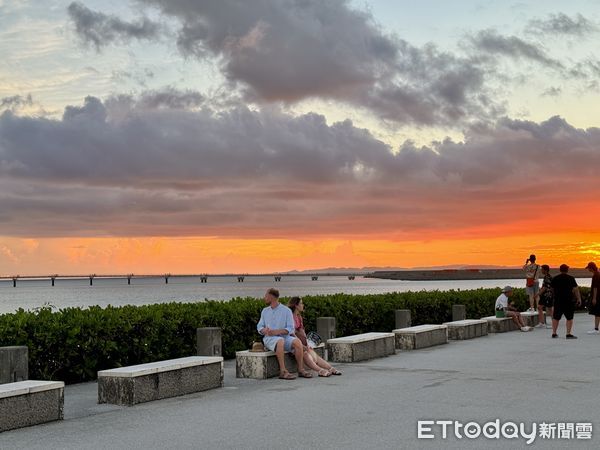 ▲瀨長島Umikaji Terrace,沖繩旅遊,日本旅遊,沖繩景點,瀨長島夕陽。（圖／記者彭懷玉攝）