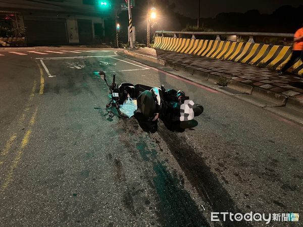 ▲▼鶯歌黃女騎機車碾過豬腸內臟，人車甩飛受傷             。（圖／記者陳以昇翻攝）