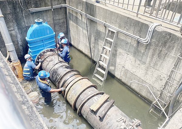 ▲台水大湳廠昨天進行高低壓電氣設備檢驗六合一工程，導致桃園、八德等五區約17萬戶停水或降壓，市府指出，工程已順利完工，並於今天清晨提前赴水完成。（圖／市府經發局提供）