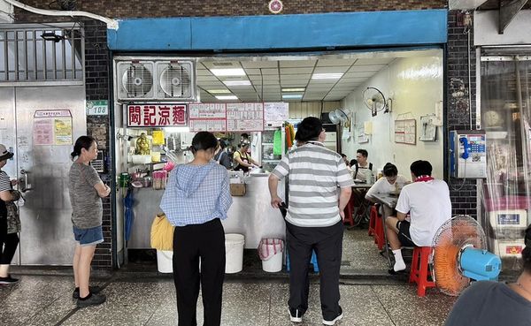 ▲▼南港美食，滿滿古早味的闕記涼麵。（圖／部落客小虎提供）