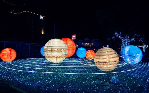 ▲▼台東鐵花村，鐵花燈之祭 璀璨星際點燈。（圖／部落客Mika提供）