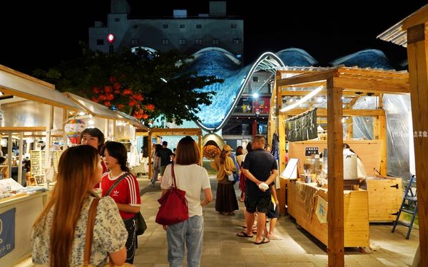 ▲▼台東鐵花村，鐵花燈之祭 璀璨星際點燈。（圖／部落客Mika提供）