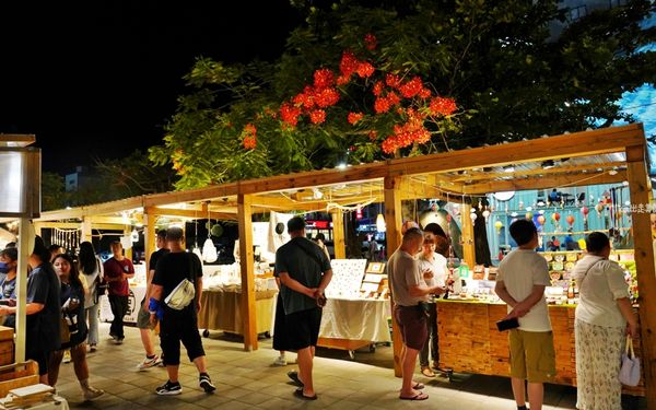 ▲▼台東鐵花村，鐵花燈之祭 璀璨星際點燈。（圖／部落客Mika提供）