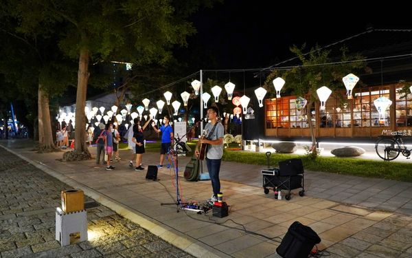 ▲▼台東鐵花村，鐵花燈之祭 璀璨星際點燈。（圖／部落客Mika提供）