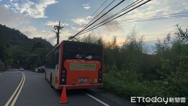 ▲▼ 新北女行人遭公車撞擊死亡            。（圖／記者戴上容翻攝）