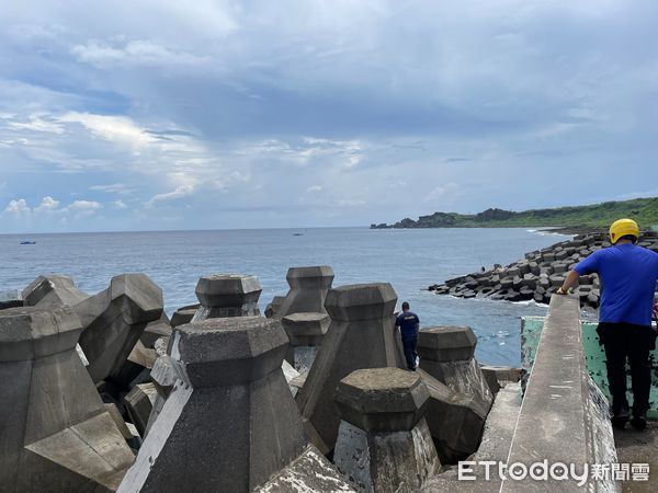 ▲▼墾丁後壁湖溺水意外，1女命危2人受傷             。（圖／記者陳崑福翻攝）