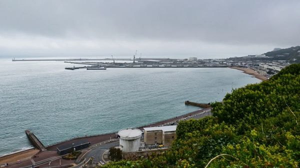 ▲▼要說英國知名城堡，屹立在英國東南岸多佛的多佛城堡（Dover Castle）一定名列其中，這邊自古以來就是鎮守多佛海峽的要塞。（圖／部落客Travel with Leo授權提供，勿擅自翻攝）