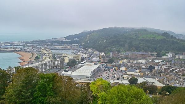 ▲▼要說英國知名城堡，屹立在英國東南岸多佛的多佛城堡（Dover Castle）一定名列其中，這邊自古以來就是鎮守多佛海峽的要塞。（圖／部落客Travel with Leo授權提供，勿擅自翻攝）