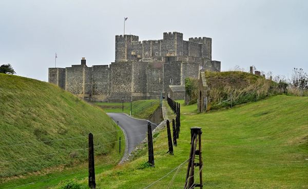 ▲▼要說英國知名城堡，屹立在英國東南岸多佛的多佛城堡（Dover Castle）一定名列其中，這邊自古以來就是鎮守多佛海峽的要塞。（圖／部落客Travel with Leo授權提供，勿擅自翻攝）