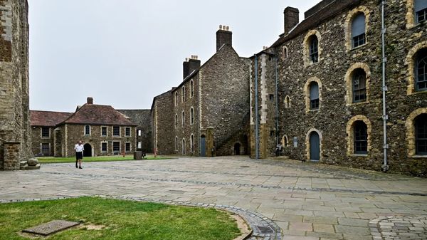 ▲▼要說英國知名城堡，屹立在英國東南岸多佛的多佛城堡（Dover Castle）一定名列其中，這邊自古以來就是鎮守多佛海峽的要塞。（圖／部落客Travel with Leo授權提供，勿擅自翻攝）