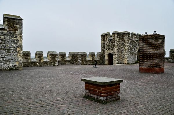 ▲▼要說英國知名城堡，屹立在英國東南岸多佛的多佛城堡（Dover Castle）一定名列其中，這邊自古以來就是鎮守多佛海峽的要塞。（圖／部落客Travel with Leo授權提供，勿擅自翻攝）