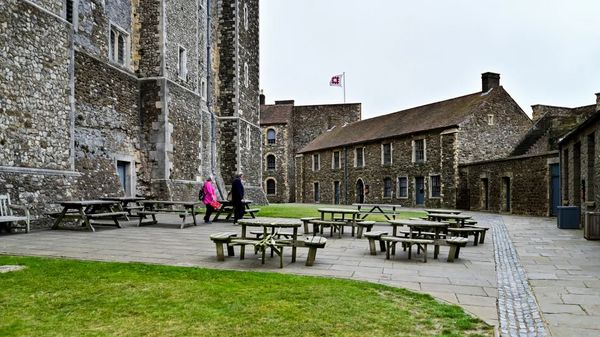 ▲▼要說英國知名城堡，屹立在英國東南岸多佛的多佛城堡（Dover Castle）一定名列其中，這邊自古以來就是鎮守多佛海峽的要塞。（圖／部落客Travel with Leo授權提供，勿擅自翻攝）