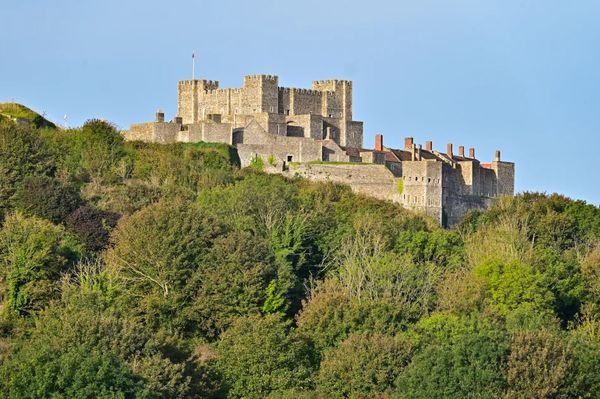 ▲▼要說英國知名城堡，屹立在英國東南岸多佛的多佛城堡（Dover Castle）一定名列其中，這邊自古以來就是鎮守多佛海峽的要塞。（圖／部落客Travel with Leo授權提供，勿擅自翻攝）