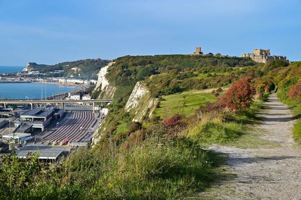 ▲▼要說英國知名城堡，屹立在英國東南岸多佛的多佛城堡（Dover Castle）一定名列其中，這邊自古以來就是鎮守多佛海峽的要塞。（圖／部落客Travel with Leo授權提供，勿擅自翻攝）