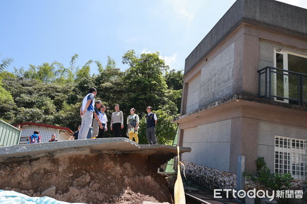 ▲南投縣長許淑華至國姓鄉發放風災慰助金，實地關心民宅受損情形。（圖／南投縣政府提供）