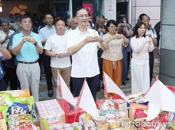 ▲▼國民黨主席朱立倫出席113年中元普渡 聯訪 黨主席選舉 訪美行程規劃相關。（圖／記者屠惠剛攝）