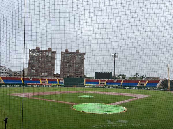 ▲嘉義市棒球場因雨延賽。（圖／中華職棒提供）