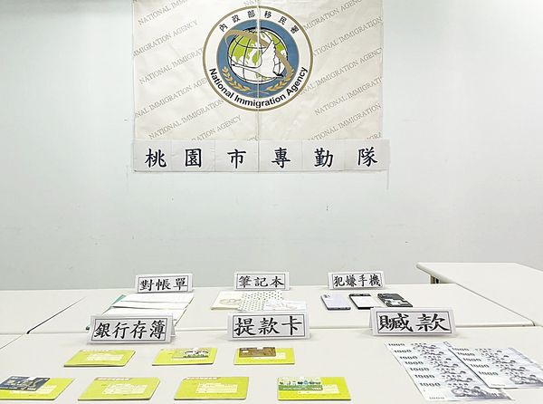 ▲移民署桃園專勤隊會同台中專勤隊查獲非法仲介集團剝削4名泰籍男子非法打工，查扣現金20餘萬元等證物。（圖／桃園專勤隊提供） 