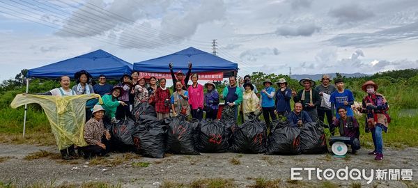 ▲▼首場活動在南華工作站揭開序幕，干城社區短短1小時就清出221公斤，成果斐然。（圖／花蓮分署提供，下同）