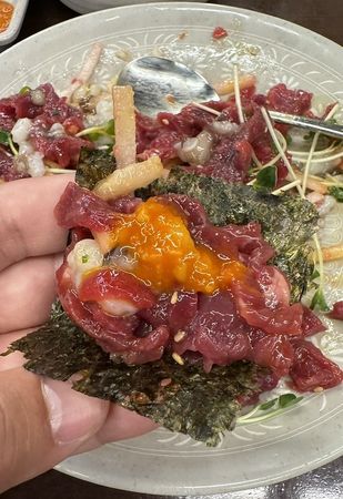 ▲▼韓國首爾廣藏市場美食，富村生牛肉。（圖／部落客小虎提供）