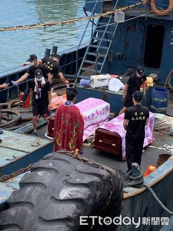 ▲▼海巡巡防艇艇長和駕駛因「0214陸船翻覆案」涉過失致死罪，今偵結不起訴。（圖／林名揚翻攝）