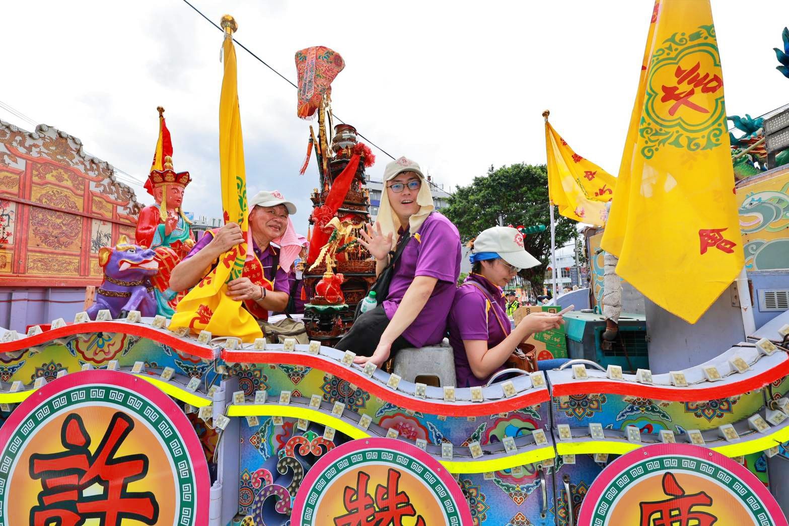 ▲鷄籠中元祭「迎斗燈」遶境遊行。（圖／記者郭世賢翻攝）