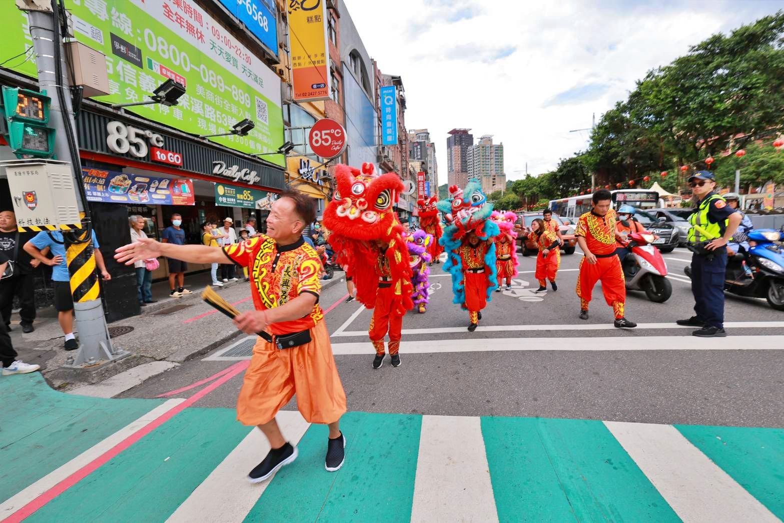 ▲鷄籠中元祭「迎斗燈」遶境遊行。（圖／記者郭世賢翻攝）