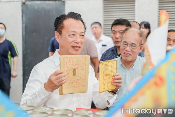 ▲▼   嘉義縣政府拜中元，翁章梁祭祀「獸魂碑」 。（圖／嘉義縣政府提供）