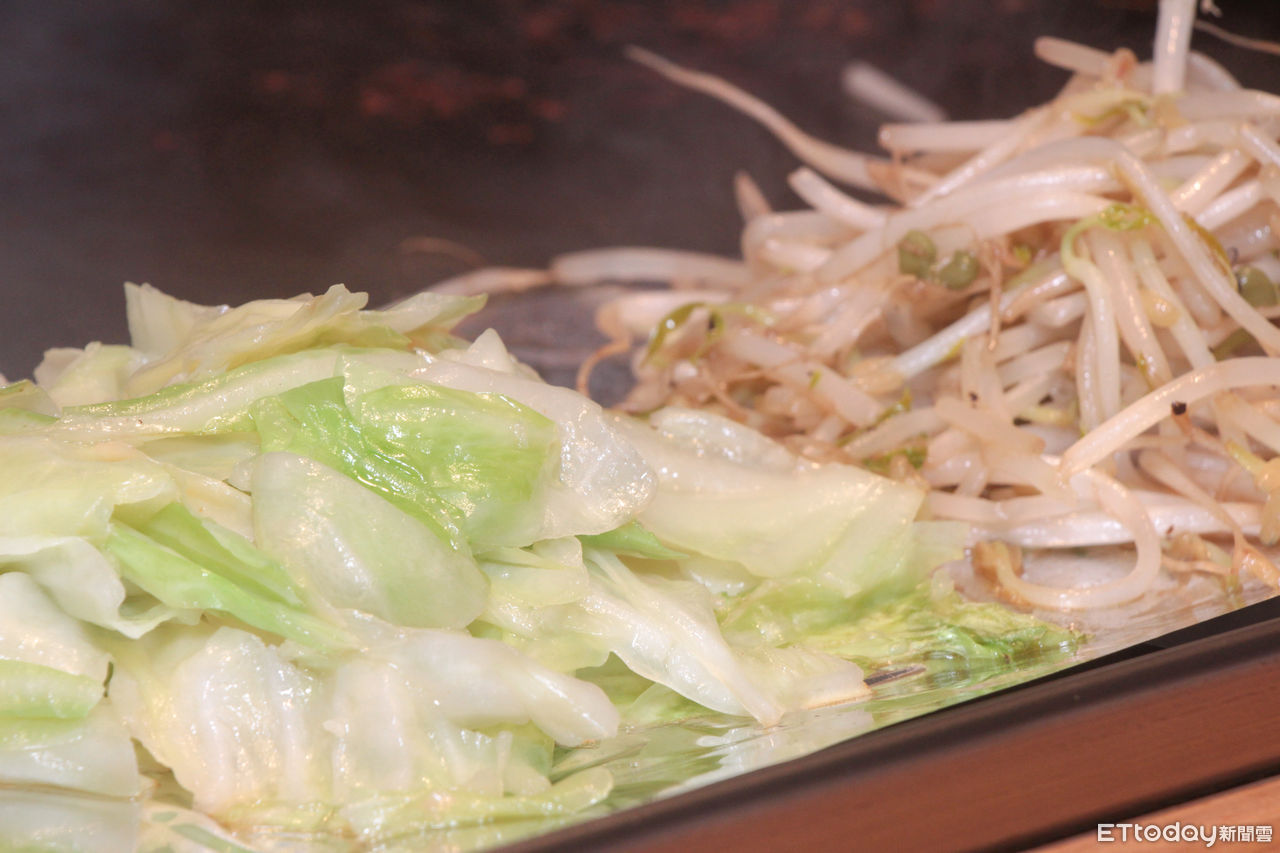 鐵板燒狂漲價!套餐沒附白飯「店內卻坐滿8成」 他愣:消費力驚人