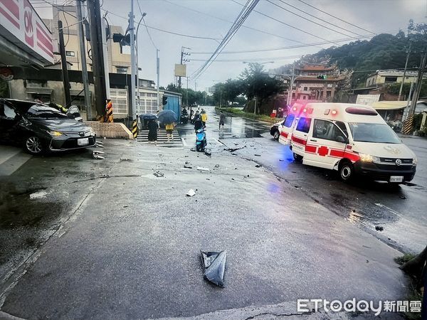 ▲▼      造橋鄉代會主席陳裕福開車左轉遭撞噴，還波及到一名騎士以及一旁超商       。（圖／記者楊永盛翻攝）