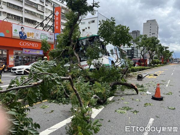 ▲▼蘆洲區三重客運車禍             。（圖／記者陳以昇翻攝）