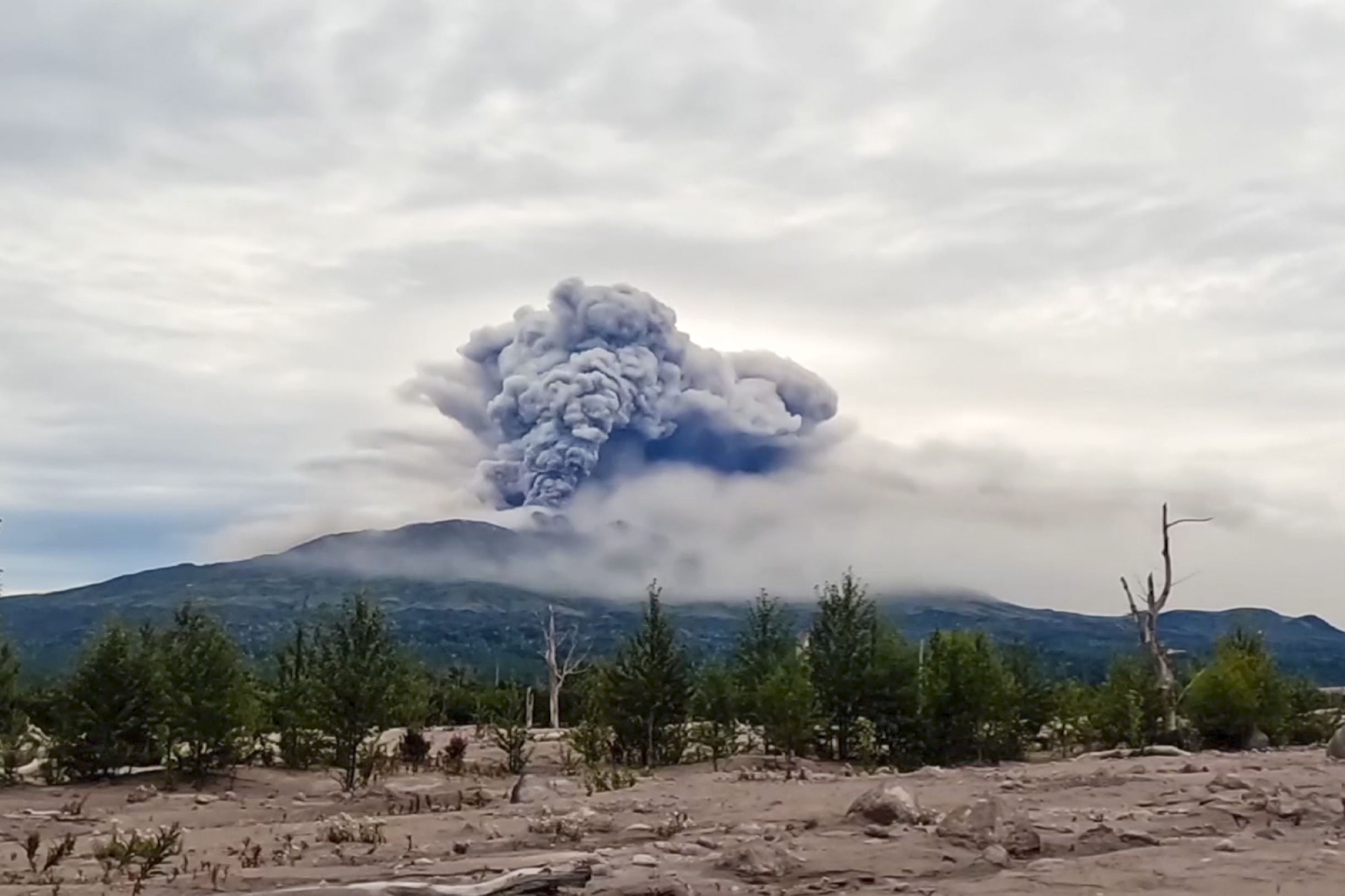 ▲▼俄羅斯堪察加半島火山爆發。（圖／達志影像／美聯社）