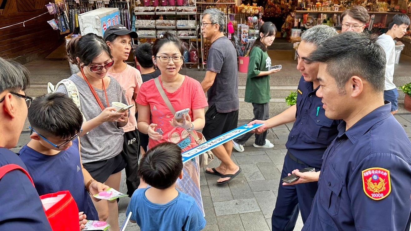 ▲金山警結合普度打詐宣導。（圖／新北市金山警分局提供）