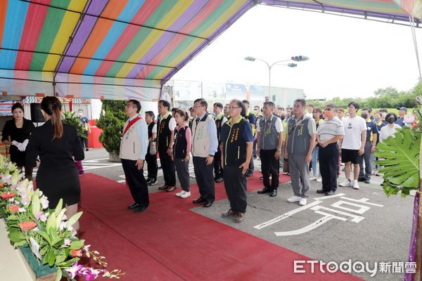 ▲台南市殯葬管理所18日下午於南區殯儀館景行廳前，舉行「2024年中元暨秋分祭典法會」，台南市長黃偉哲偕民政局長姜淋煌親臨現場主祭。（圖／記者林東良翻攝，下同）