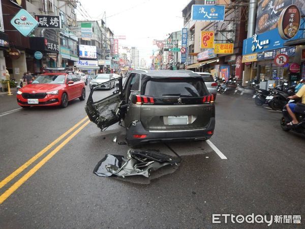 ▲▼逢甲商圈恐怖車禍。（圖／記者許權毅翻攝）