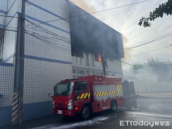 ▲▼       大園某石化倉儲火警      。（圖／記者楊熾興翻攝）