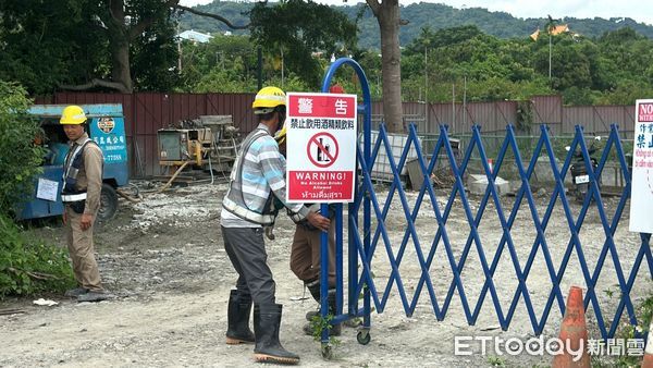 ▲▼東豐快才要灌漿出意外！鋼筋突倒塌壓死工人　營建商封路不給拍。（圖／記者許權毅攝）