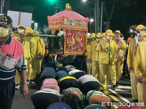 ▲▼高雄五甲龍成宮今晚邀請苗栗白沙屯拱天宮媽祖南下鳳山遶境3天，周邊旅館大爆滿，今晚先是駐駕鳳山北辰宮。（圖／ETtoday新聞雲資料照）