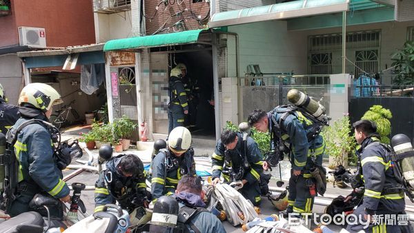 ▲▼             北市內湖一棟民宅地下室發生火警。（圖／記者黃彥傑攝）